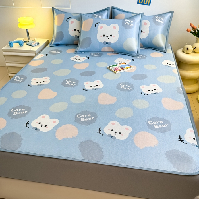 91家纺网 家纺一手货源 找家纺 全季家居 2025新款A类小清新数码印花冰藤席凉席席子 甜趣熊 床笠