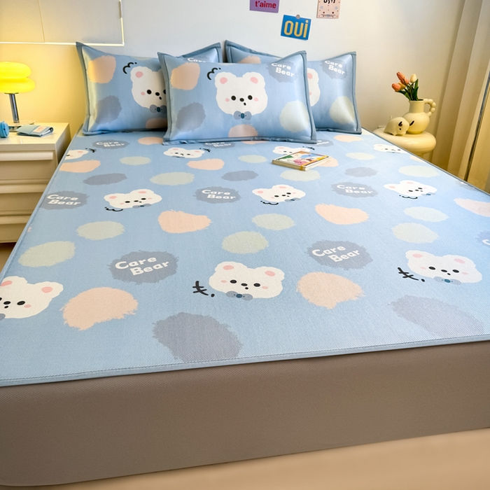 91家纺网 家纺一手货源 找家纺 全季家居 2025新款A类小清新数码印花冰藤席凉席席子 甜趣熊 床笠