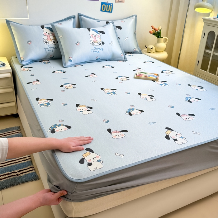 91家纺网 家纺一手货源 找家纺 全季家居 2025新款A类小清新数码印花冰藤席凉席席子 调皮小狗 床笠