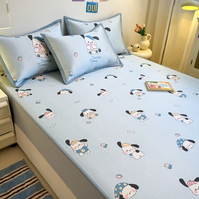 91家纺网 家纺一手货源 找家纺 全季家居 2025新款A类小清新数码印花冰藤席凉席席子 调皮小狗 床笠