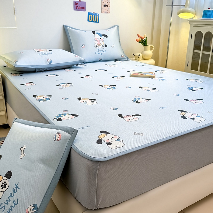 91家纺网 家纺一手货源 找家纺 全季家居 2025新款A类小清新数码印花冰藤席凉席席子 调皮小狗 床笠