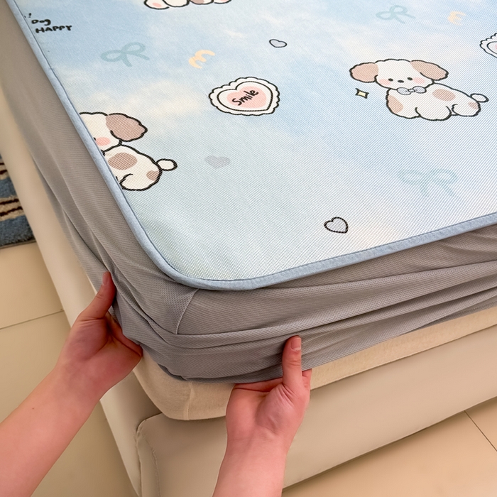 91家纺网 家纺一手货源 找家纺 全季家居 2025新款A类小清新数码印花冰藤席凉席席子 微笑小狗 床笠