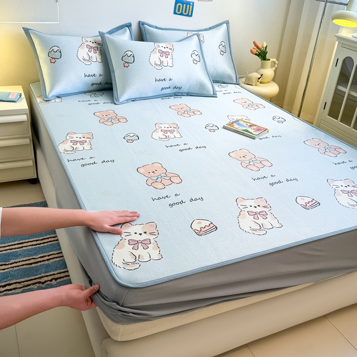 91家纺网 家纺一手货源 找家纺 全季家居 2025新款A类小清新数码印花冰藤席凉席席子 雪糕猫咪 床笠