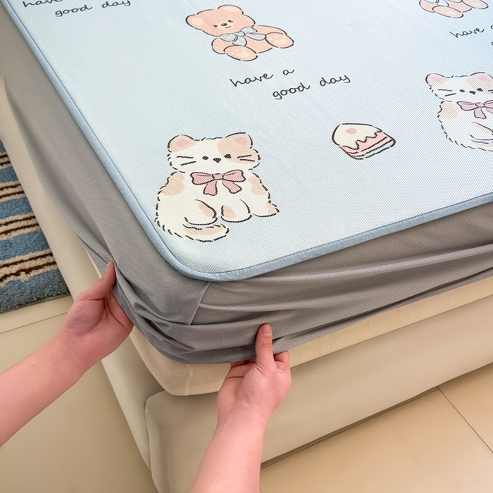 91家纺网 家纺一手货源 找家纺 全季家居 2025新款A类小清新数码印花冰藤席凉席席子 雪糕猫咪 床笠