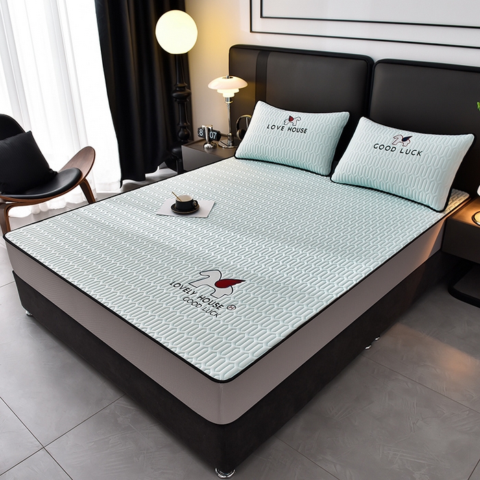 91家纺网 家纺一手货源 找家纺 炫拼家纺 2025春夏新款0.5加厚床笠乳胶凉席-小飞马系列 小飞马-冰雪蓝