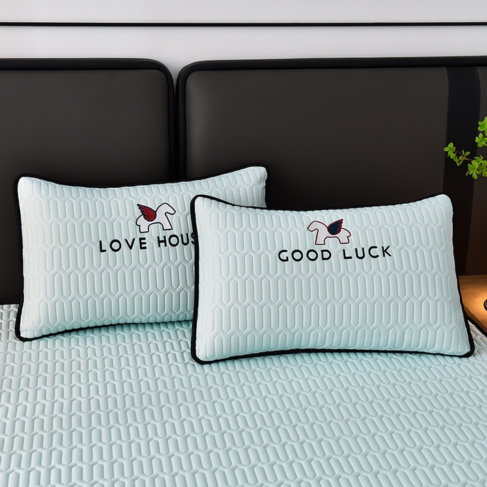 91家纺网 家纺一手货源 找家纺 炫拼家纺 2025春夏新款0.5加厚床笠乳胶凉席-小飞马系列 小飞马-冰雪蓝