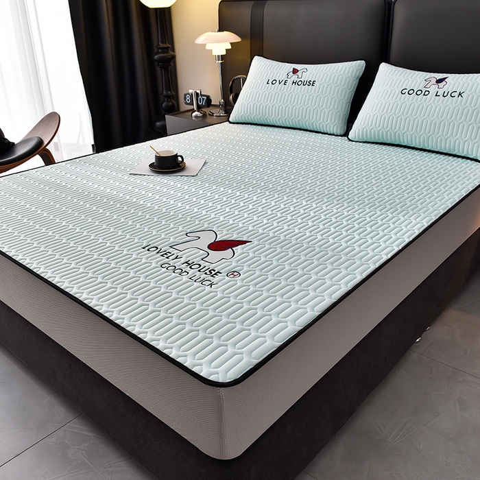 91家纺网 家纺一手货源 找家纺 炫拼家纺 2025春夏新款0.5加厚床笠乳胶凉席-小飞马系列 小飞马-冰雪蓝