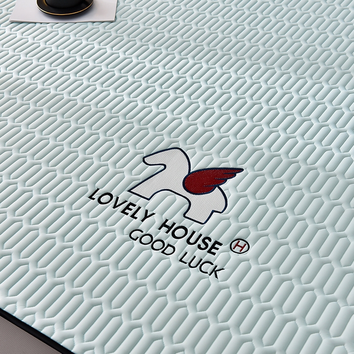 91家纺网 家纺一手货源 找家纺 炫拼家纺 2025春夏新款0.5加厚床笠乳胶凉席-小飞马系列 小飞马-冰雪蓝