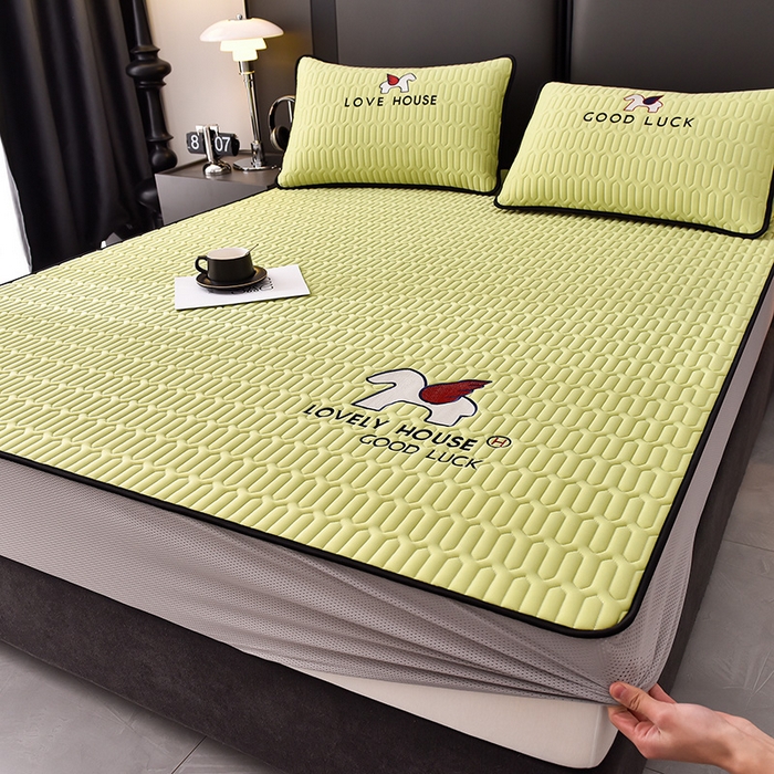 91家纺网 家纺一手货源 找家纺 炫拼家纺 2025春夏新款0.5加厚床笠乳胶凉席-小飞马系列 小飞马-仙草绿