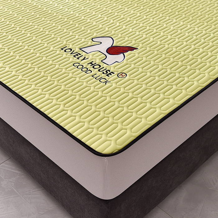 91家纺网 家纺一手货源 找家纺 炫拼家纺 2025春夏新款0.5加厚床笠乳胶凉席-小飞马系列 小飞马-仙草绿