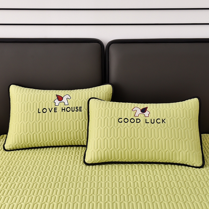 91家纺网 家纺一手货源 找家纺 炫拼家纺 2025春夏新款0.5加厚床笠乳胶凉席-小飞马系列 小飞马-仙草绿