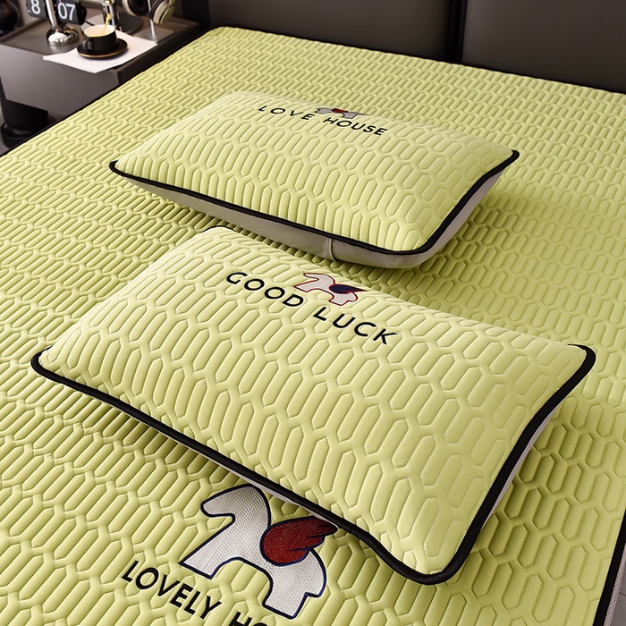 91家纺网 家纺一手货源 找家纺 炫拼家纺 2025春夏新款0.5加厚床笠乳胶凉席-小飞马系列 小飞马-仙草绿