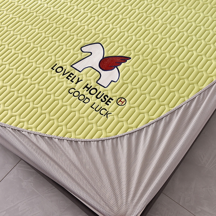 91家纺网 家纺一手货源 找家纺 炫拼家纺 2025春夏新款0.5加厚床笠乳胶凉席-小飞马系列 小飞马-仙草绿