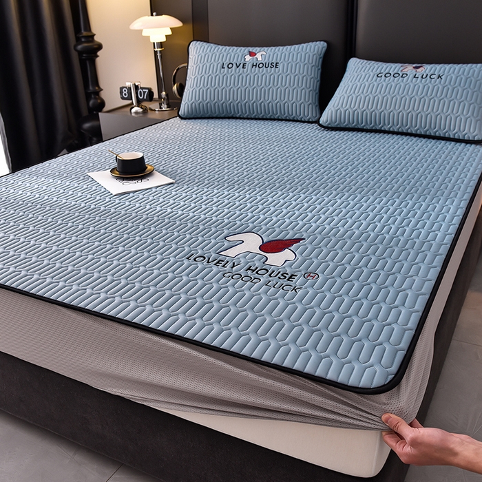 91家纺网 家纺一手货源 找家纺 炫拼家纺 2025春夏新款0.5加厚床笠乳胶凉席-小飞马系列 小飞马-宾利蓝