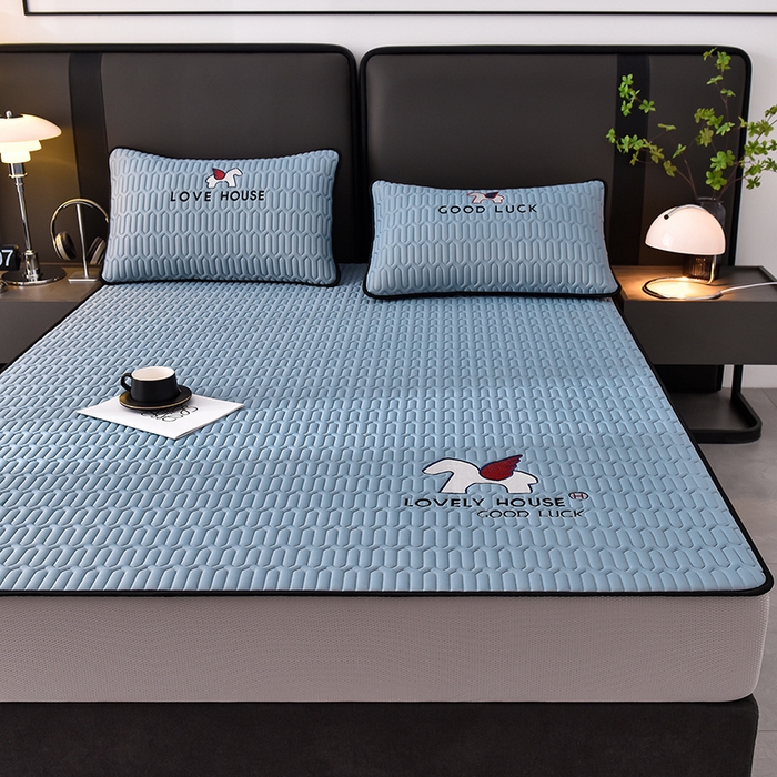 91家纺网 家纺一手货源 找家纺 炫拼家纺 2025春夏新款0.5加厚床笠乳胶凉席-小飞马系列 小飞马-宾利蓝