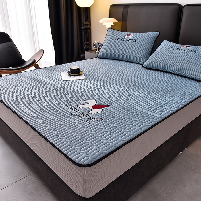 91家纺网 家纺一手货源 找家纺 炫拼家纺 2025春夏新款0.5加厚床笠乳胶凉席-小飞马系列 小飞马-宾利蓝