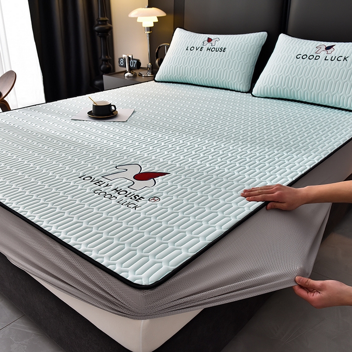 91家纺网 家纺一手货源 找家纺 炫拼家纺 2025春夏新款0.5加厚床笠乳胶凉席-小飞马系列 小飞马-冰雪蓝