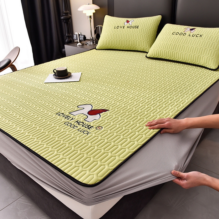 91家纺网 家纺一手货源 找家纺 炫拼家纺 2025春夏新款0.5加厚床笠乳胶凉席-小飞马系列 小飞马-仙草绿