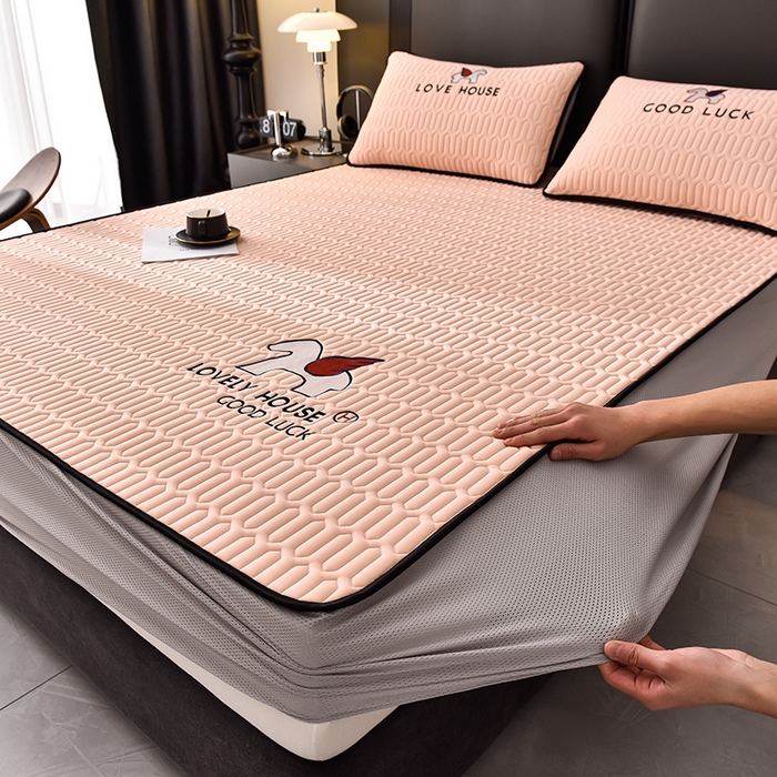 91家纺网 家纺一手货源 找家纺 炫拼家纺 2025春夏新款0.5加厚床笠乳胶凉席-小飞马系列 小飞马-香妃粉