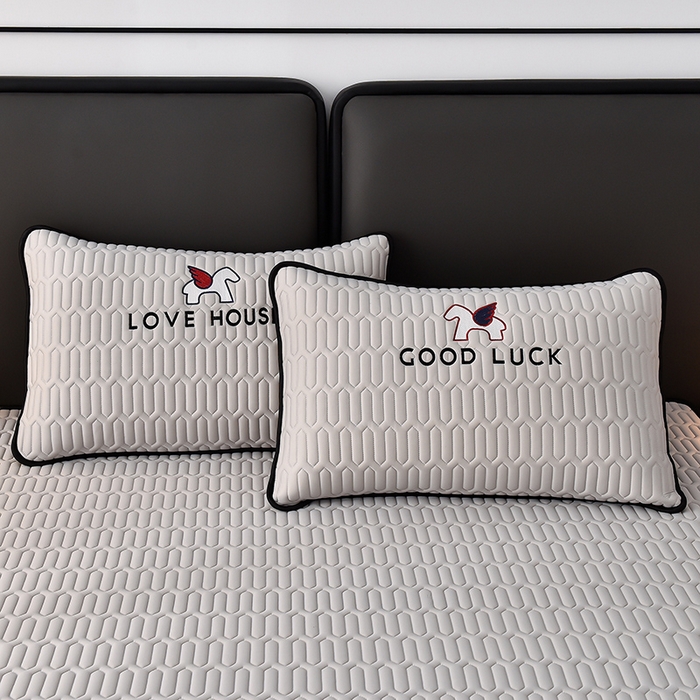 91家纺网 家纺一手货源 找家纺 炫拼家纺 2025春夏新款0.5加厚床笠乳胶凉席-小飞马系列 小飞马-珍珠灰