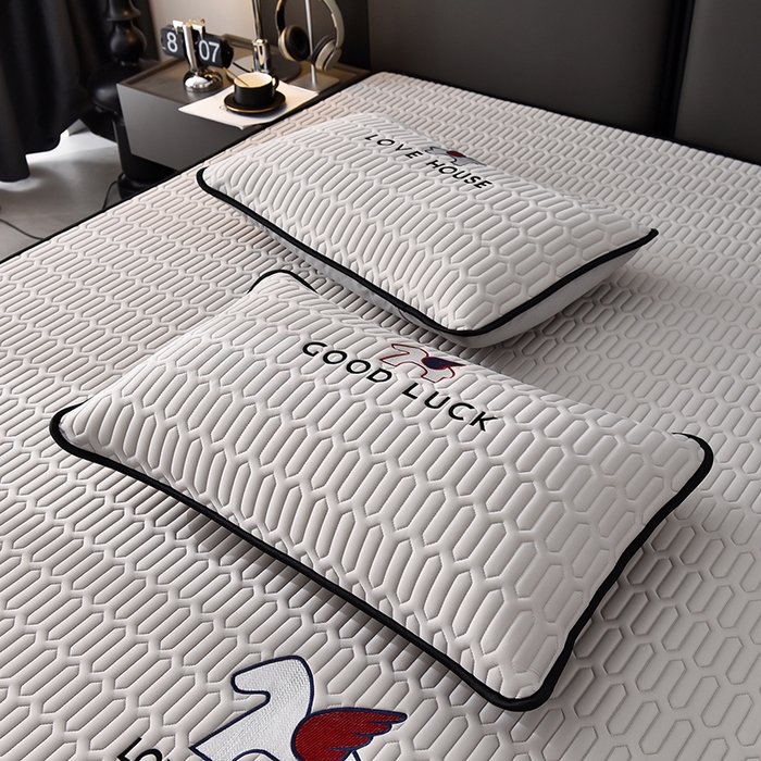 91家纺网 家纺一手货源 找家纺 炫拼家纺 2025春夏新款0.5加厚床笠乳胶凉席-小飞马系列 小飞马-珍珠灰