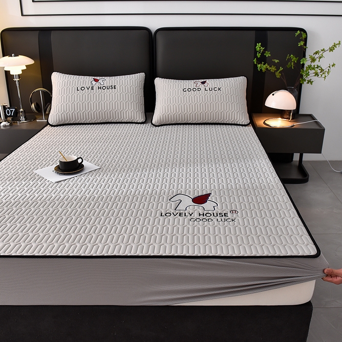 91家纺网 家纺一手货源 找家纺 炫拼家纺 2025春夏新款0.5加厚床笠乳胶凉席-小飞马系列 小飞马-珍珠灰