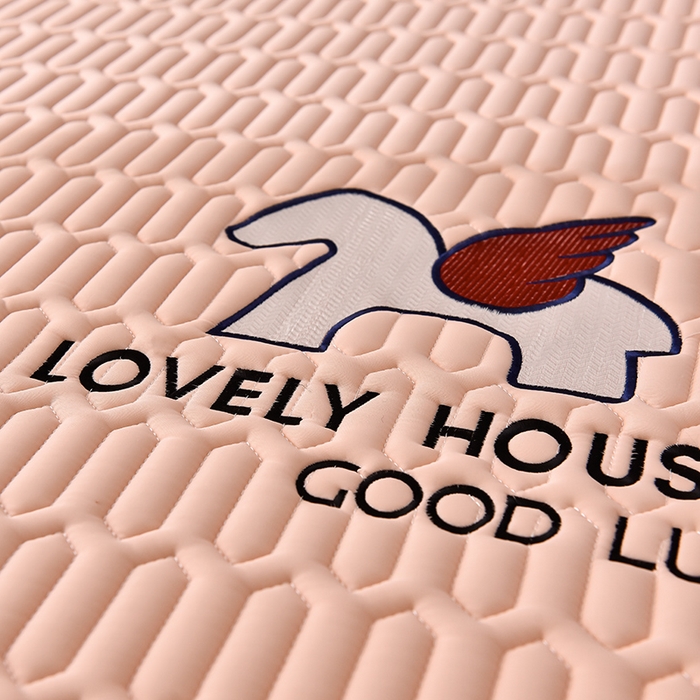 91家纺网 家纺一手货源 找家纺 炫拼家纺 2025春夏新款0.5加厚床笠乳胶凉席-小飞马系列 小飞马-香妃粉