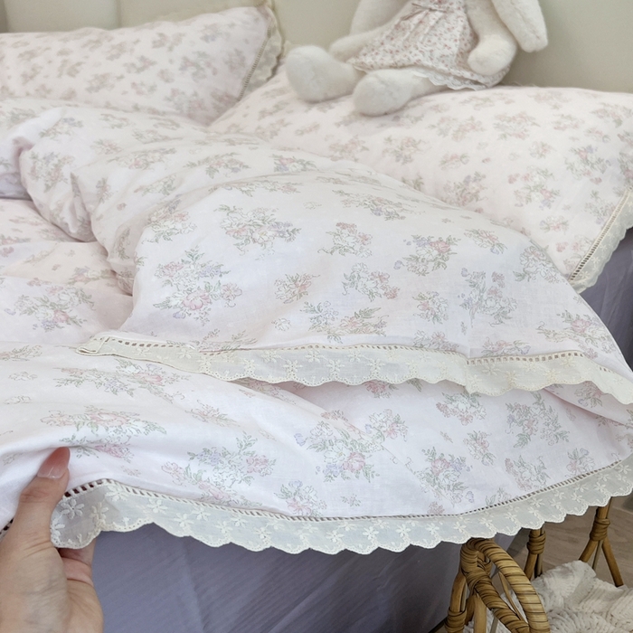 91家纺网 家纺一手货源 找家纺 荣轩2025新款全棉双层纱镂空花边工艺款四件套（铺床版）浓情百利甜