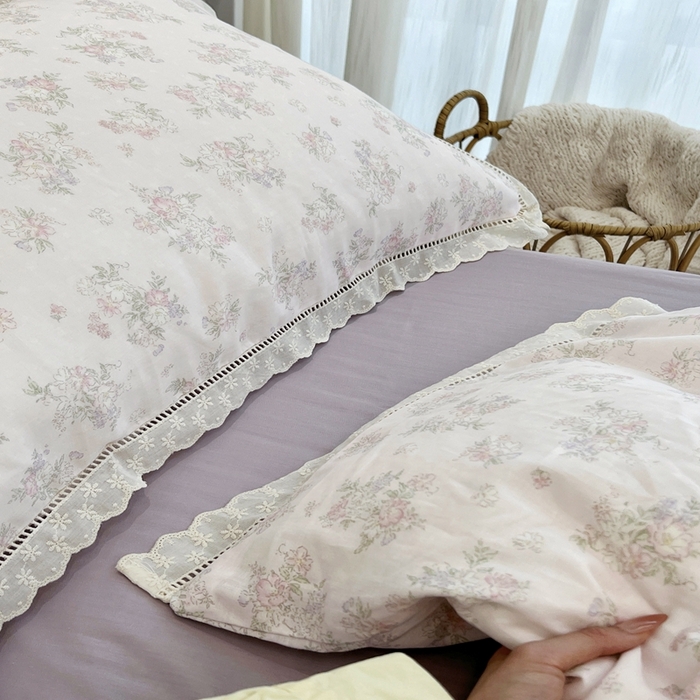 91家纺网 家纺一手货源 找家纺 荣轩2025新款全棉双层纱镂空花边工艺款四件套（铺床版）浓情百利甜