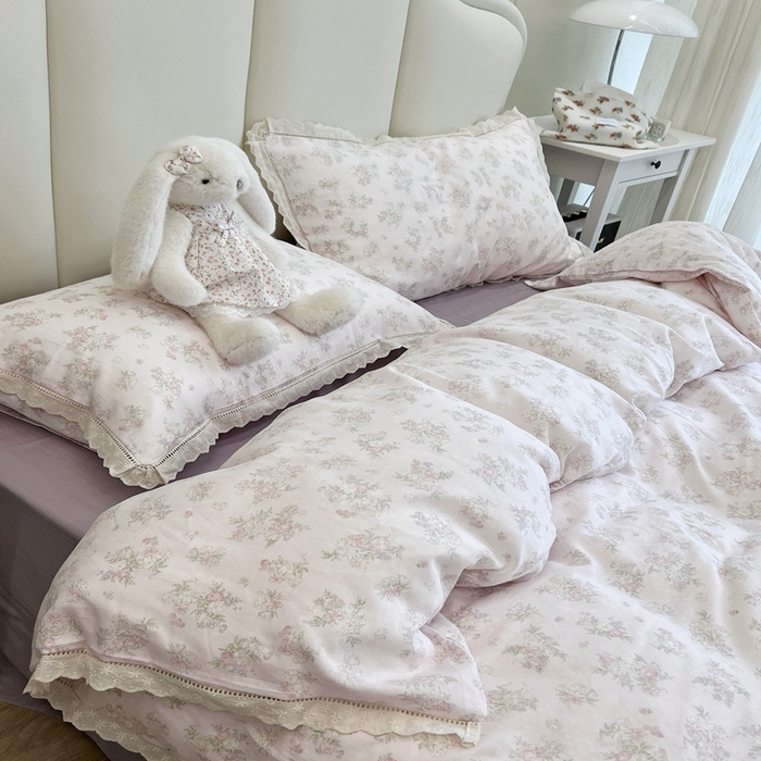 91家纺网 家纺一手货源 找家纺 荣轩2025新款全棉双层纱镂空花边工艺款四件套（铺床版）浓情百利甜