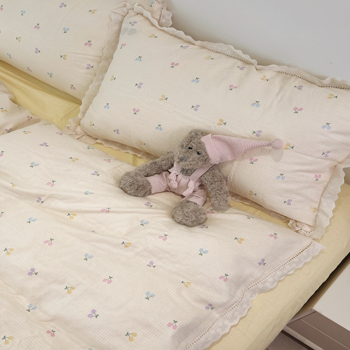 91家纺网 家纺一手货源 找家纺 荣轩2025新款全棉双层纱镂空花边工艺款四件套（铺床版）浓情百利甜