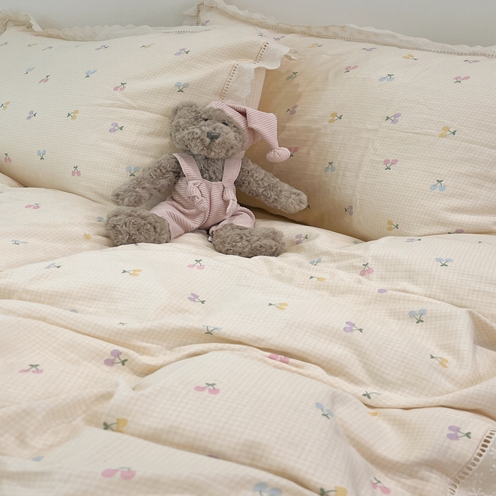 91家纺网 家纺一手货源 找家纺 荣轩2025新款全棉双层纱镂空花边工艺款四件套（铺床版）浓情百利甜