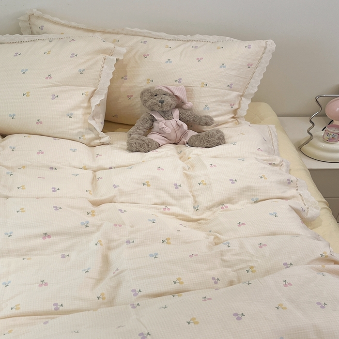 91家纺网 家纺一手货源 找家纺 荣轩2025新款全棉双层纱镂空花边工艺款四件套（铺床版）浓情百利甜