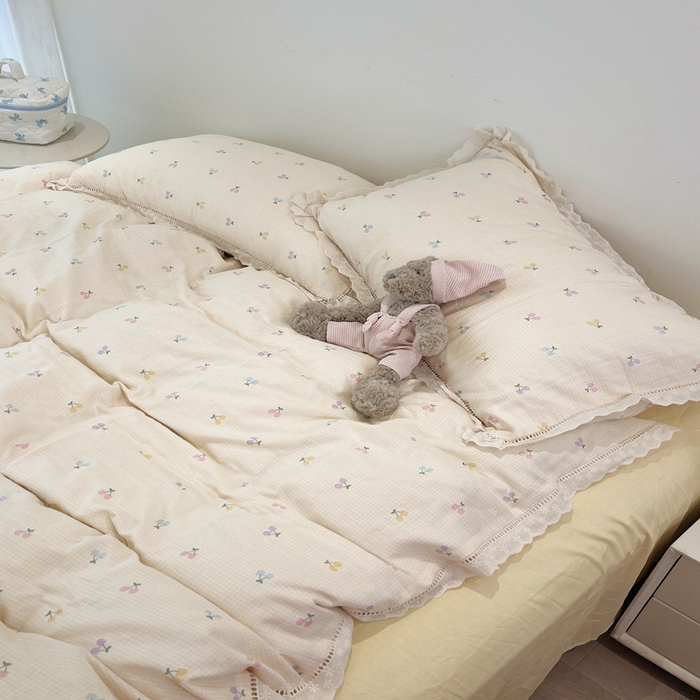 91家纺网 家纺一手货源 找家纺 荣轩2025新款全棉双层纱镂空花边工艺款四件套（铺床版）浓情百利甜