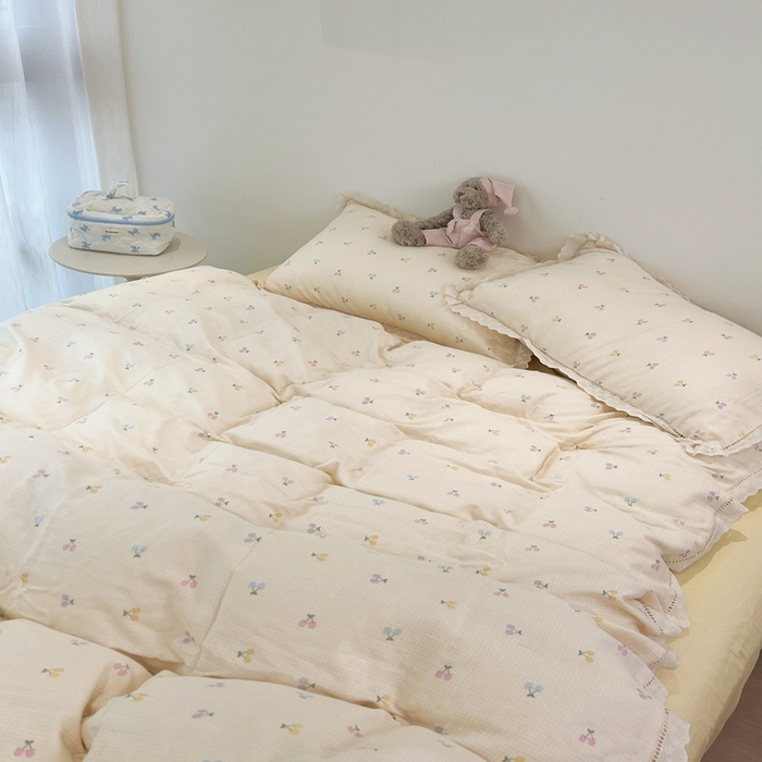 91家纺网 家纺一手货源 找家纺 荣轩2025新款全棉双层纱镂空花边工艺款四件套（铺床版）浓情百利甜