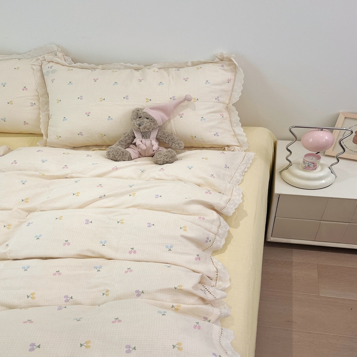 91家纺网 家纺一手货源 找家纺 荣轩2025新款全棉双层纱镂空花边工艺款四件套（铺床版）浓情百利甜