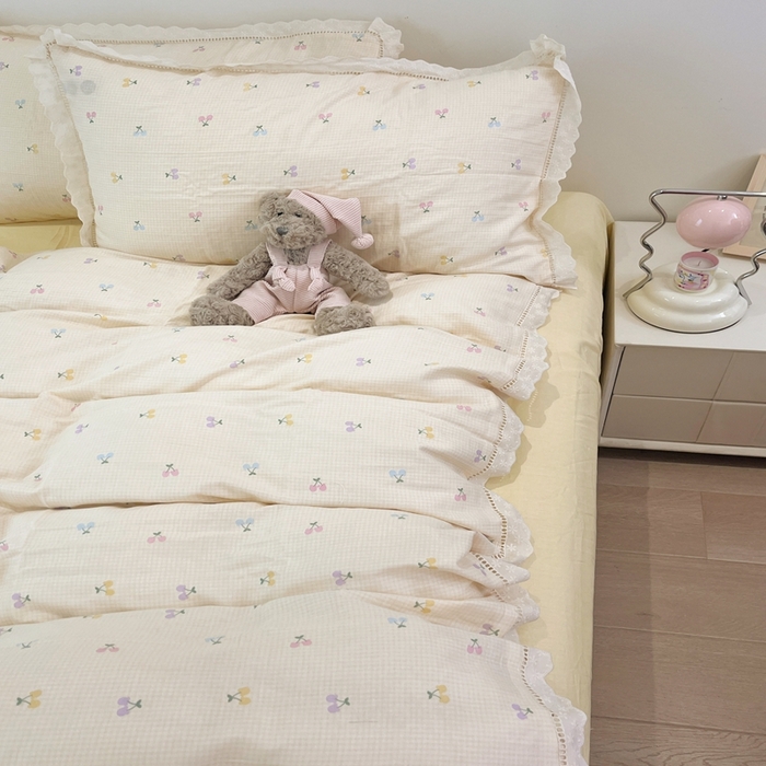 91家纺网 家纺一手货源 找家纺 荣轩2025新款全棉双层纱镂空花边工艺款四件套（铺床版）浓情百利甜