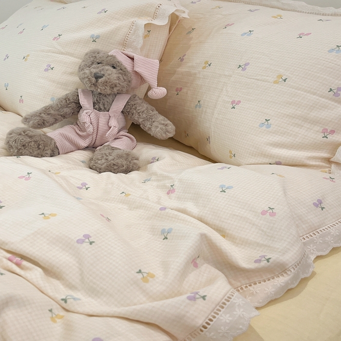 91家纺网 家纺一手货源 找家纺 荣轩2025新款全棉双层纱镂空花边工艺款四件套（铺床版）浓情百利甜