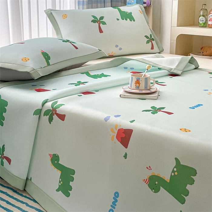 91家纺网 家纺一手货源 找家纺 美澳家纺 2025新款数码印花碳光冰丝席床席床笠三件套 椰椰小恐龙