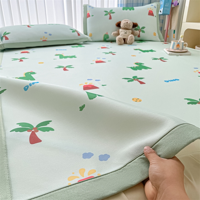 91家纺网 家纺一手货源 找家纺 美澳家纺 2025新款数码印花碳光冰丝席床席床笠三件套 椰椰小恐龙