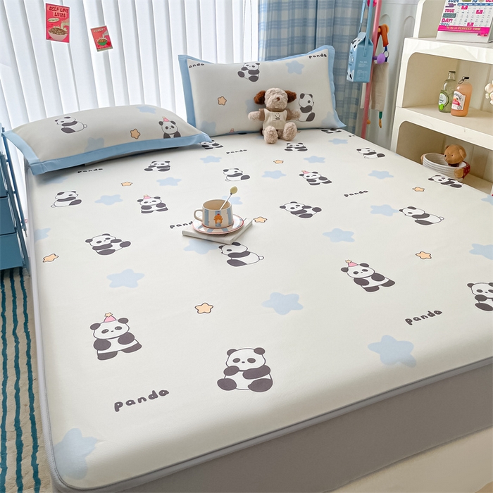 91家纺网 家纺一手货源 找家纺 美澳家纺 2025新款数码印花碳光冰丝席床席床笠三件套 星星熊猫