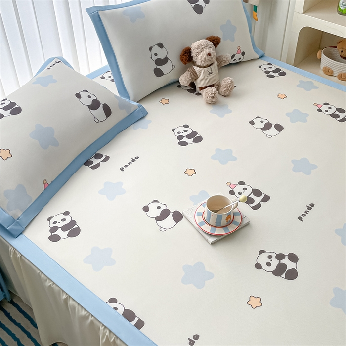 91家纺网 家纺一手货源 找家纺 美澳家纺 2025新款数码印花碳光冰丝席床席床笠三件套 星星熊猫