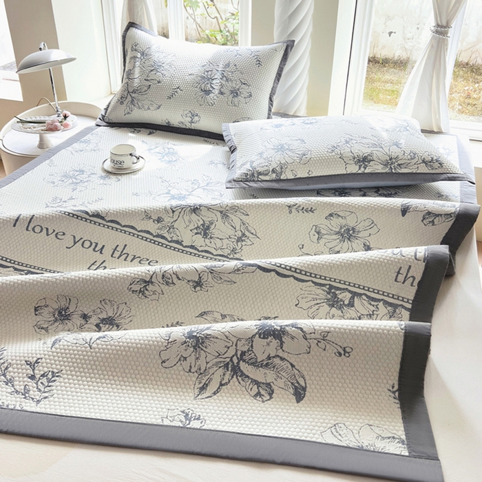 91家纺网 家纺一手货源 找家纺 （总）宜家坊 2025新款A类PE中分子提花软凉席-花夏