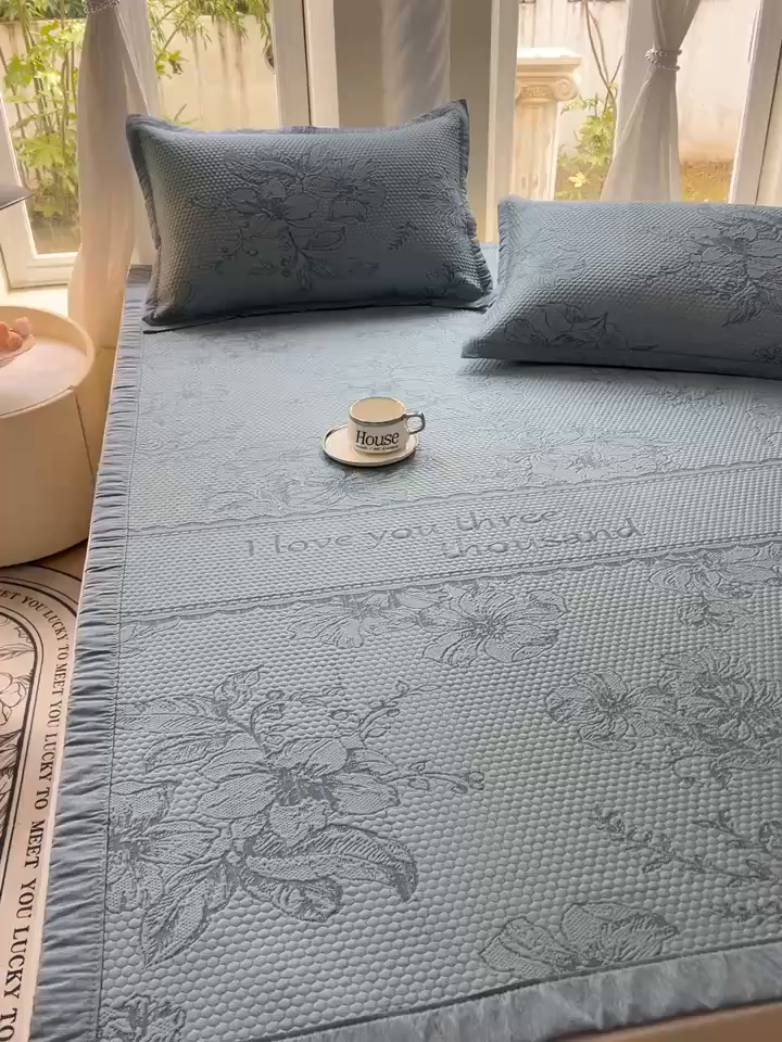 91家纺网 家纺一手货源 找家纺 宜家坊 2025新款A类PE中分子提花软凉席-花夏 床席款-夏花蓝