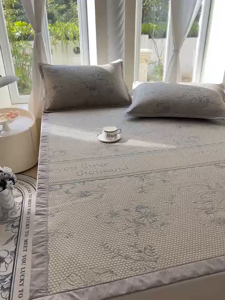 91家纺网 家纺一手货源 找家纺 宜家坊 2025新款A类PE中分子提花软凉席-花夏 床席款-夏花金