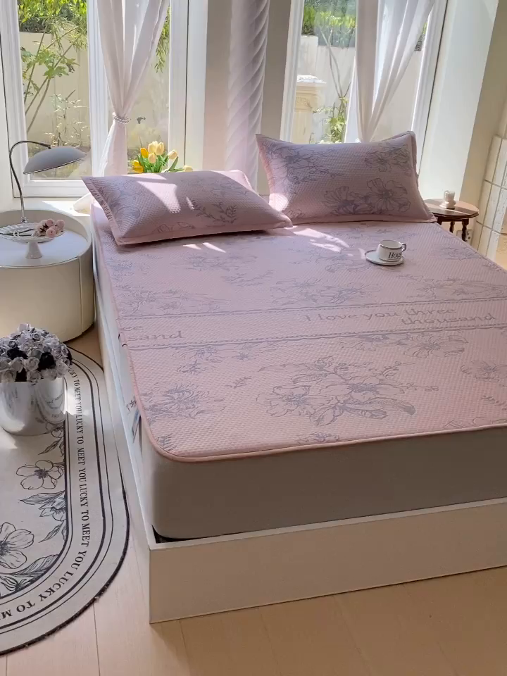 91家纺网 家纺一手货源 找家纺 宜家坊 2025新款A类PE中分子提花软凉席-花夏 床笠款-夏花粉