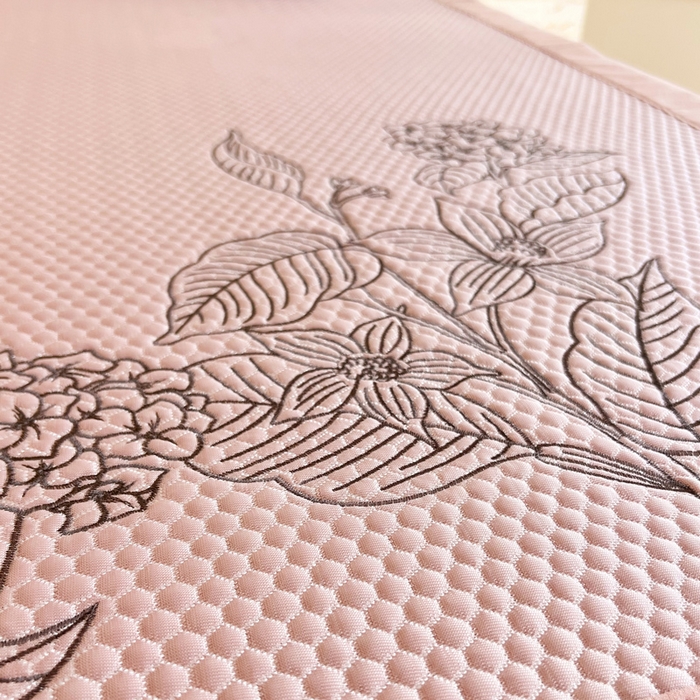 91家纺网 家纺一手货源 找家纺 （总）宜家坊 2025新款A类PE中分子绣花软凉席-墨蝶