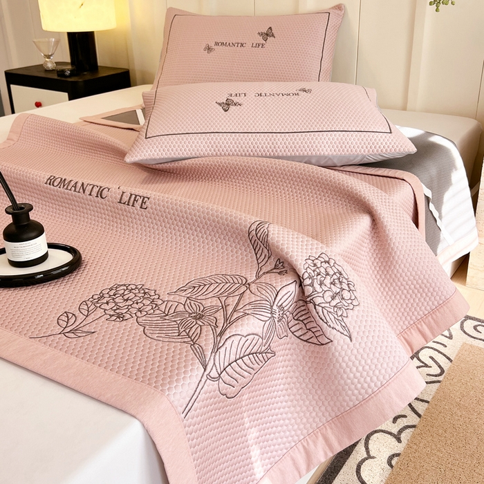 91家纺网 家纺一手货源 找家纺 （总）宜家坊 2025新款A类PE中分子绣花软凉席-墨蝶