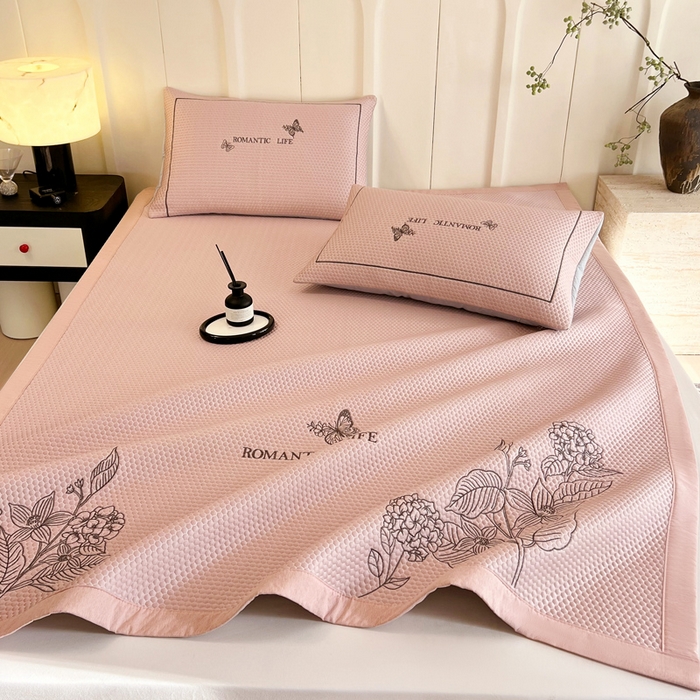 91家纺网 家纺一手货源 找家纺 （总）宜家坊 2025新款A类PE中分子绣花软凉席-墨蝶