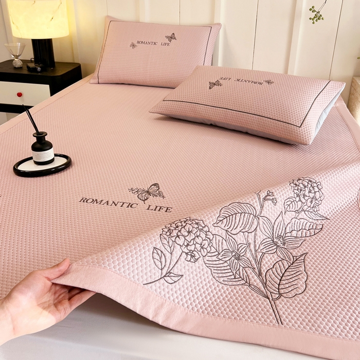 91家纺网 家纺一手货源 找家纺 （总）宜家坊 2025新款A类PE中分子绣花软凉席-墨蝶